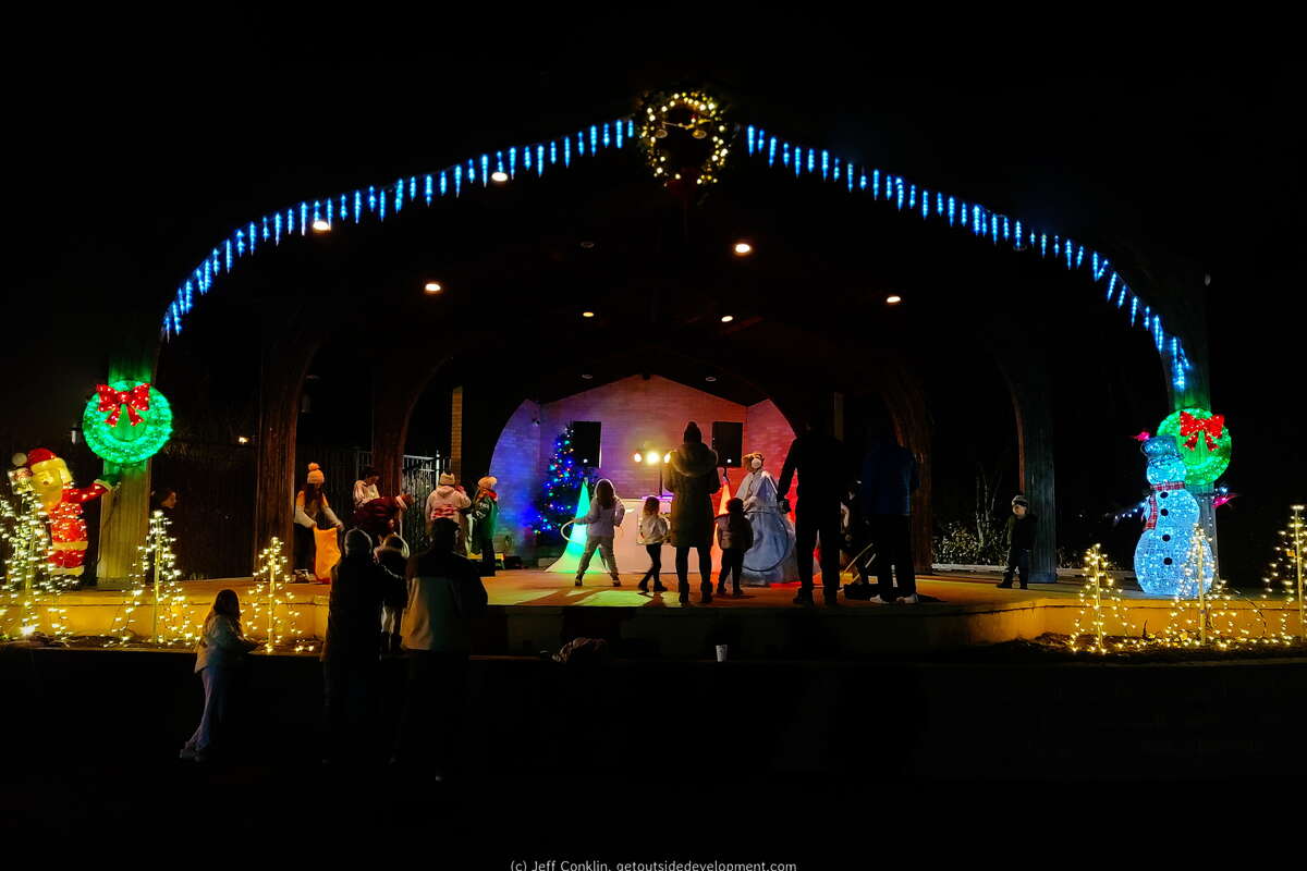 Beautiful stage with things to do for the kids